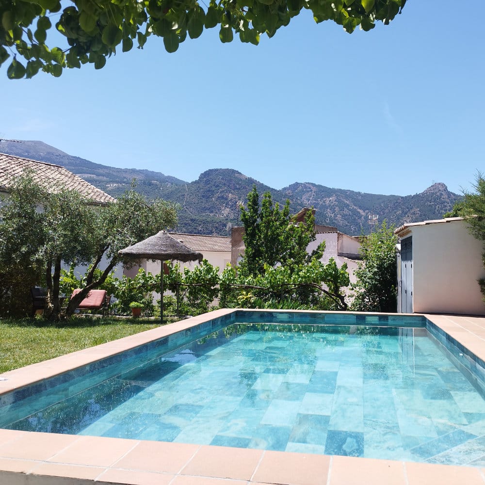 piscina y vistas en verano